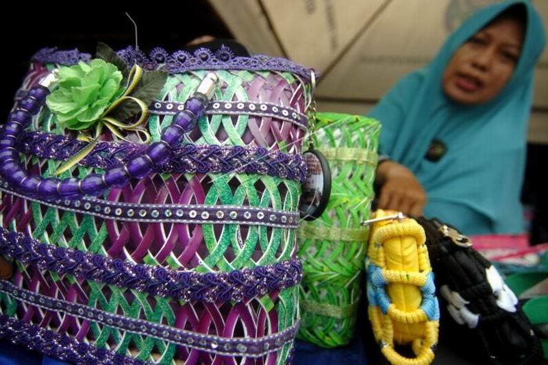 Tas daur ulang sampah plastik