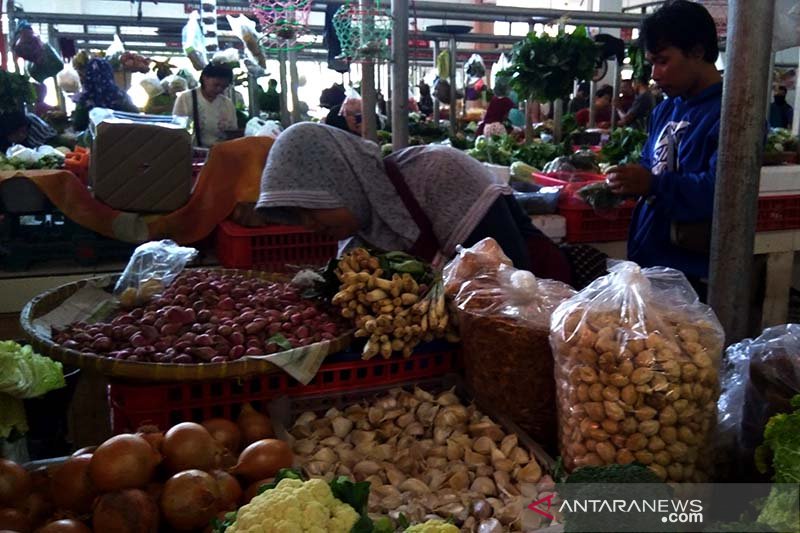 Jelang Natal, harga kebutuhan masyarakat di Purwokerto stabil