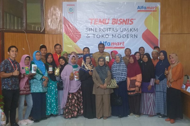 Alfamart gelar pelatihan, ajak IKM pasarkan produknya