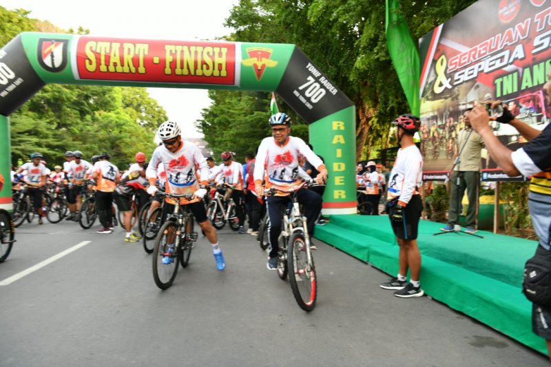 GUbernur Sulsel ikut meriahkan Hari Juang TNI AD