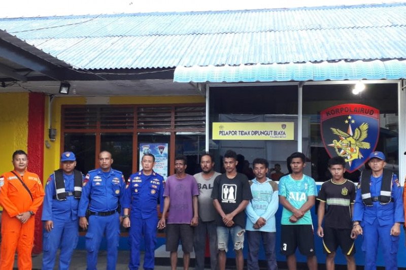 Enam awak kapal tenggelam di perairan Bintan ditemukan selamat di pesisir Pantai Putus
