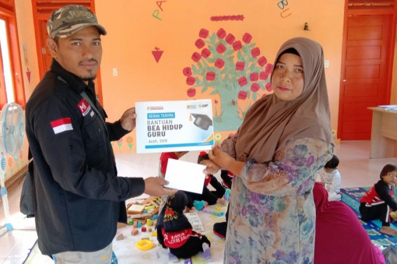 ACT santuni guru mengabdi belasan tahun hidup seadanya di Aceh