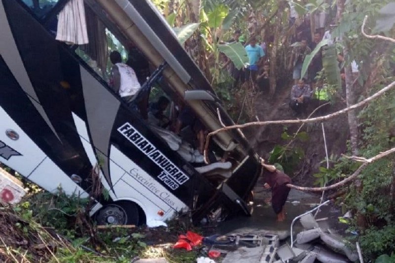 RSUD Ngudi Waluyo Blitar sebut lima korban kecelakaan bus tewas