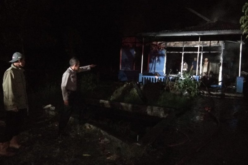 Rumah warga di Solok terbakar akibat kompor meledak