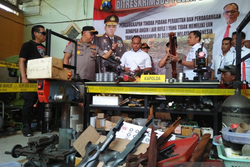 Polisi gerebek gudang perakitan senjata ilegal di Lumajang