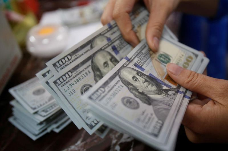 Dolar menuju kenaikan mingguan kelima, dipicu kebijakan Fed “hawkish”