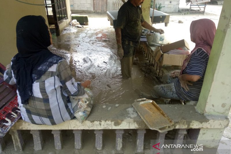 Banjir bandang akibatkan 104 rumah warga di Melawi Kalbar terdampak
