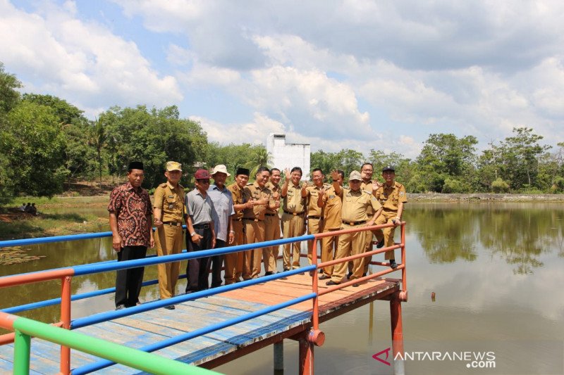 Bupati OKU minta Dinas Pariwisata benahi sarana prasarana objek wisata
