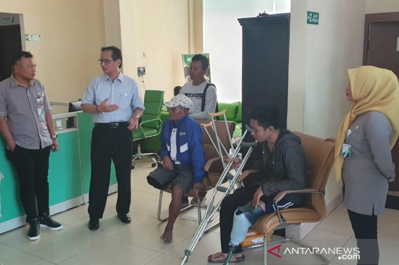 BPJAMSOSTEK Kendari latih korban kecelakaan kerja penggunaan kaki palsu