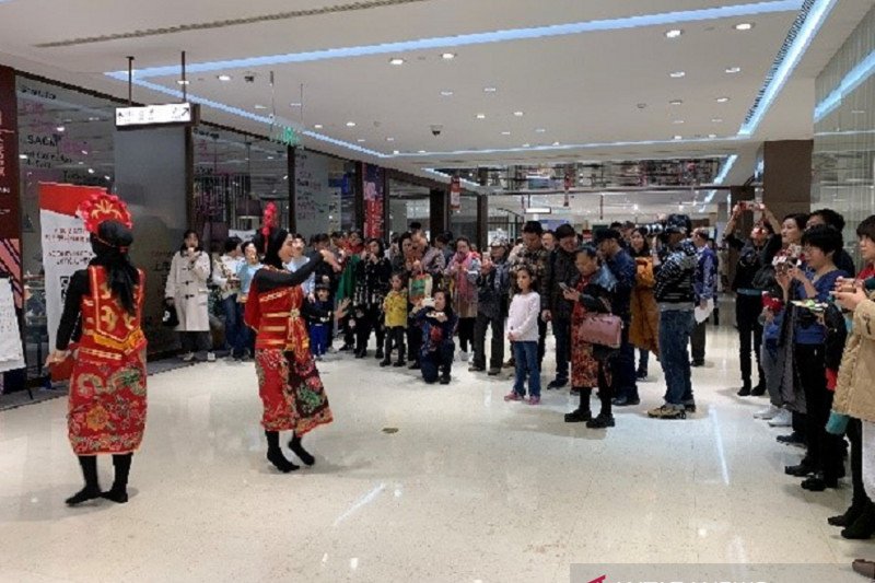 Perancang busana Indonesia meriahkan "Takashimaya Art"