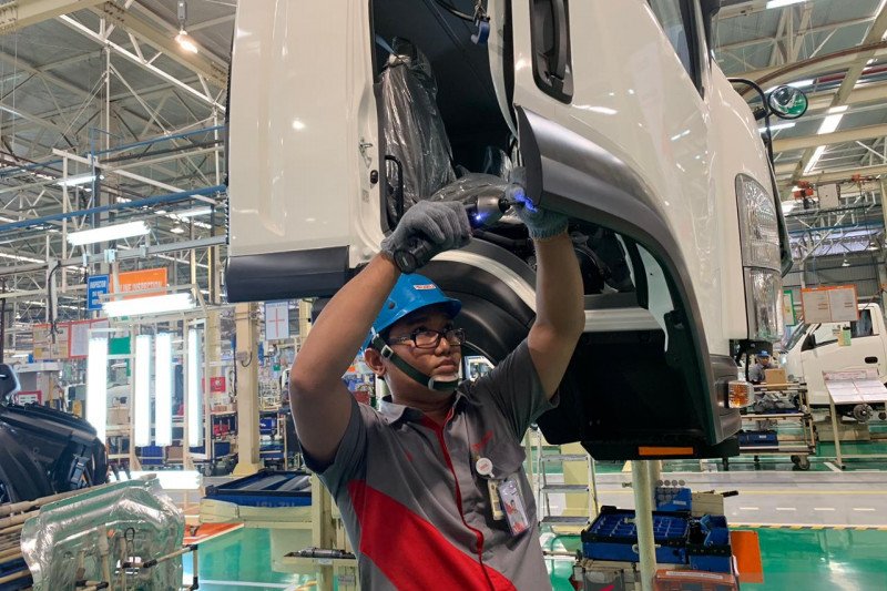 Presiden resmikan ekspor perdana Isuzu Traga di Karawang hari ini
