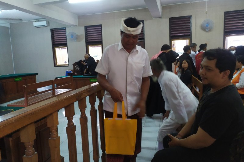 Mantan Wagub Bali dituntut 15 tahun di Pengadilan Denpasar