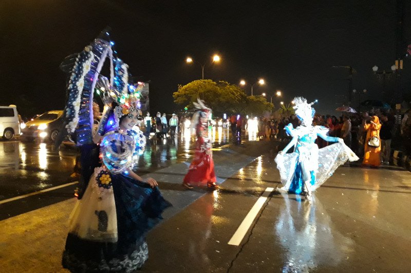Batam Night Carnaval dan Pawai Budaya di guyur hujan