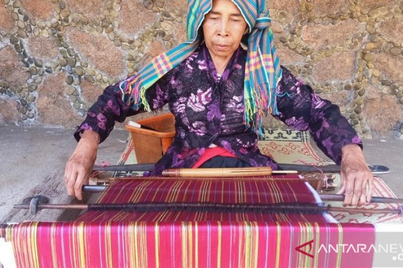 Bupati Lombok Timur komitmen kembangkan industri tenun