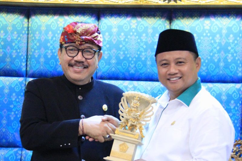 Wagub Jawa Barat ke Bali belajar tangani kemiskinan
