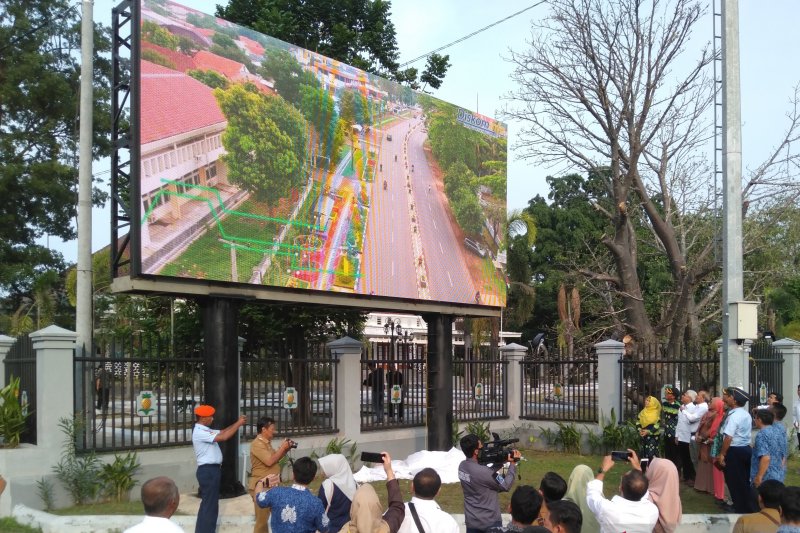 LKBN Antara dan Pemkot Tasikmalaya resmikan videotron di pusat kota