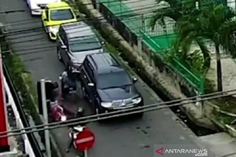 Polisi selidiki video viral ulah pengendara motor sebabkan nenek tercebur ke parit