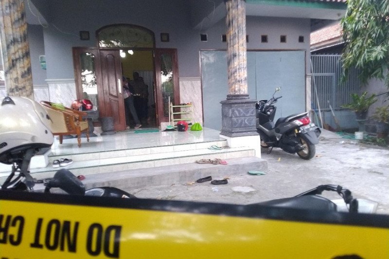 Polisi menyelidiki pembunuhan guru SMP di Jombang