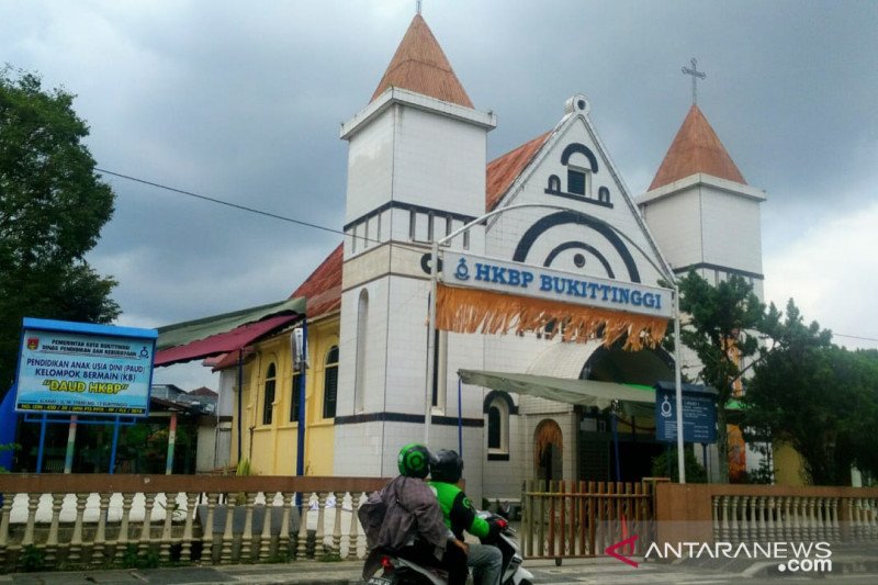Puluhan personel kepolisian dikerahkan amankan Misa Natal di Bukittinggi