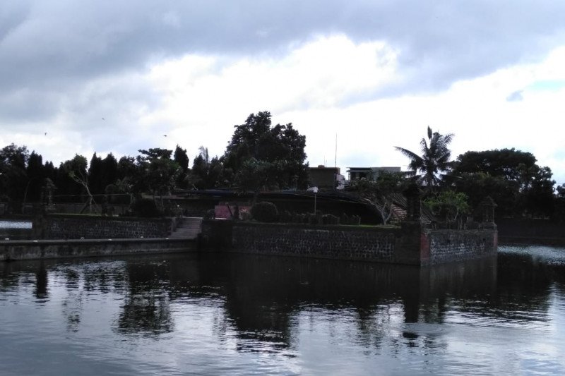 Robohnya cagar budaya Bale Kambang di Taman Mayura jadi daya tarik wisata