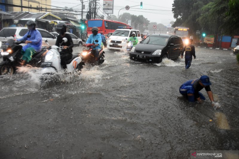 Banjir terjadi di sejumlah lokasi di Jakarta Selatan