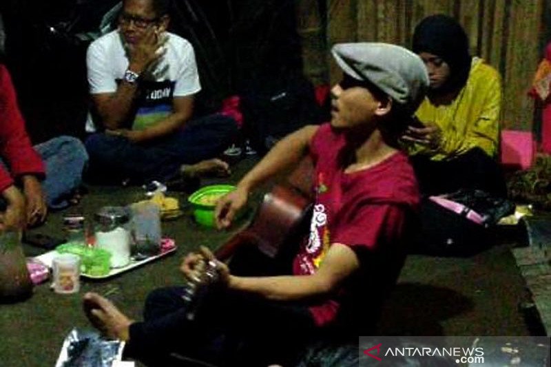 Komunitas pinggir kali-intuisi musik puisi sajikan konser akhir tahun