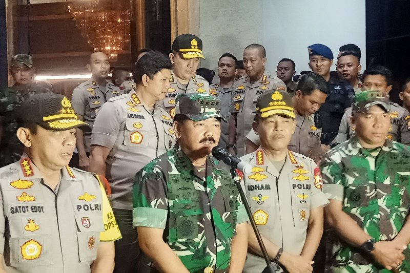 Panglima instruksikan Polri dan TNI beri pelayanan humanis tahun baru