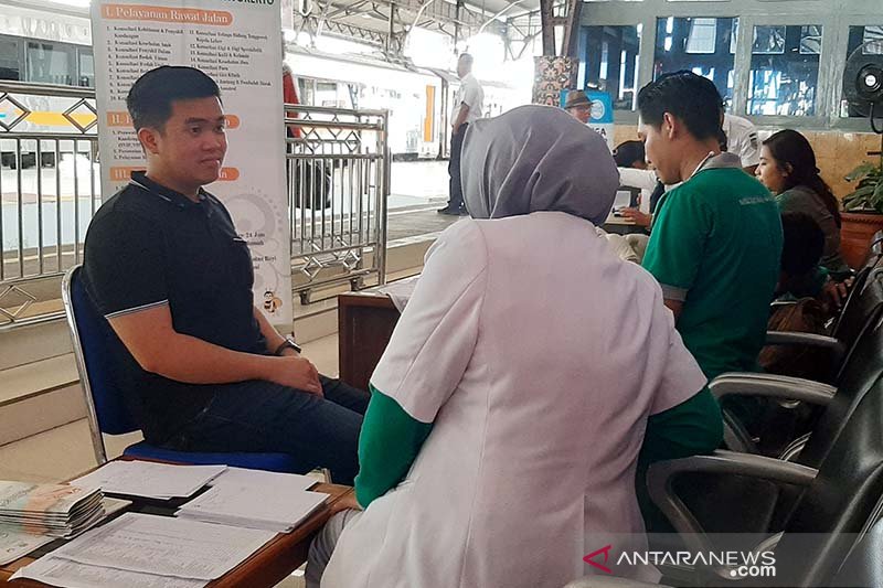 KAI Purwokerto berikan pemeriksaan kesehatan gratis untuk penumpang