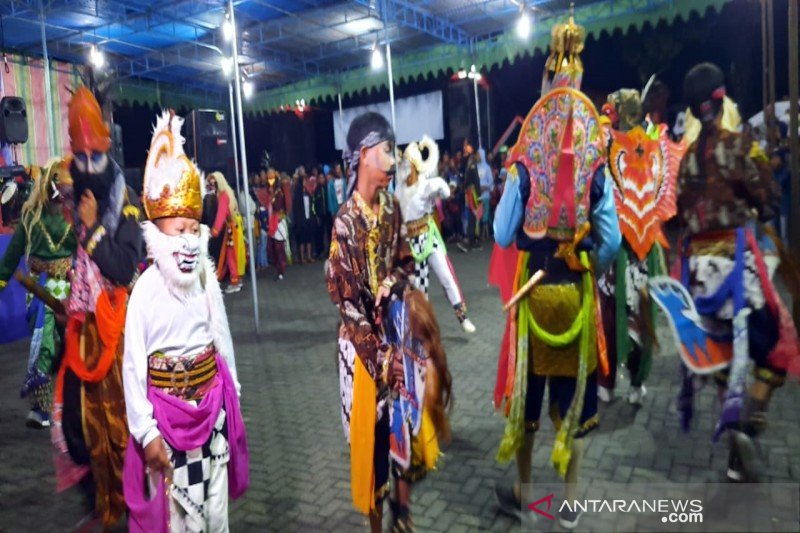 Pergantian tahun, ratusan warga Merapi dihibur tari tradisional