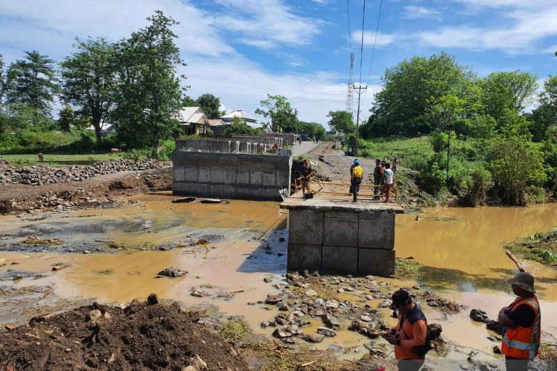 Gubernur NTB meminta pengerjaan jembatan putus di KLU dipercepat