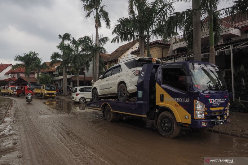 layanan-derek-ini-sigap-24-jam-saat-hadapi-situasi-darurat-di-jalan