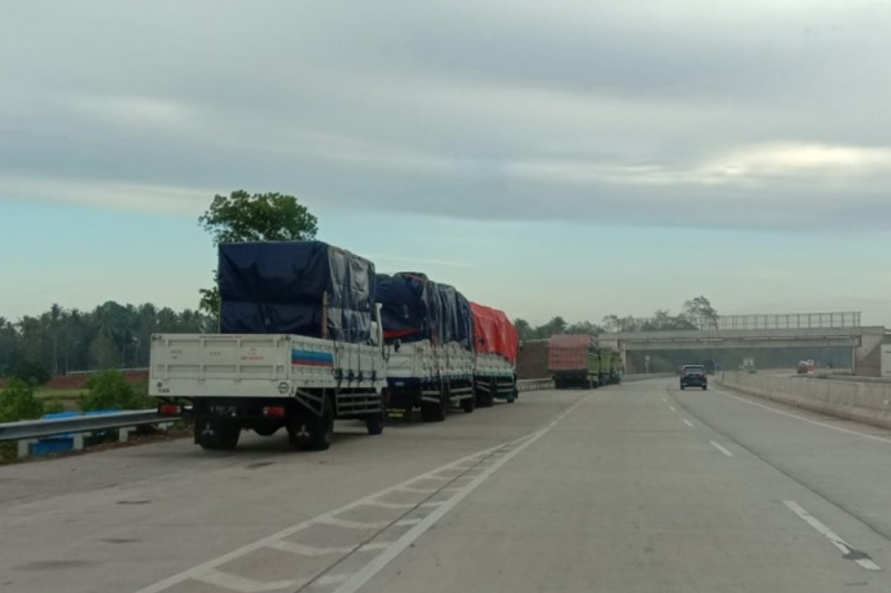 PUPR: Jalan tol dan nasional wajib dukung jalur logistik selama PSBB