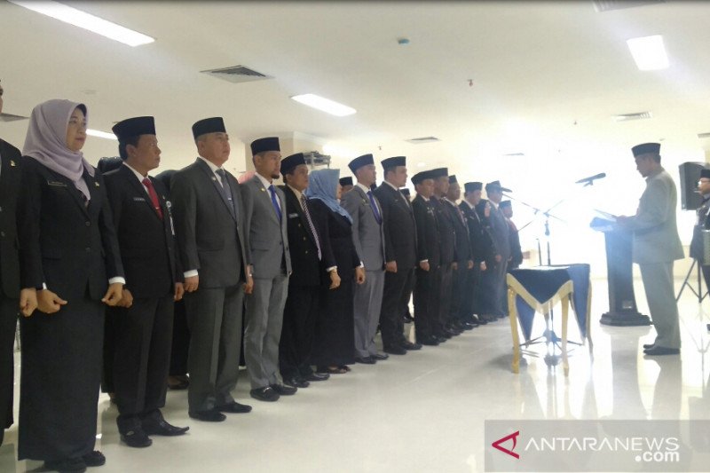 Pemko Pekanbaru lantik 43 jajaran baru. Ada anak Walikota