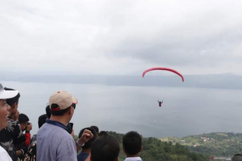 Puncak Macau Malalo Tanah Datar suits for paragliding lovers