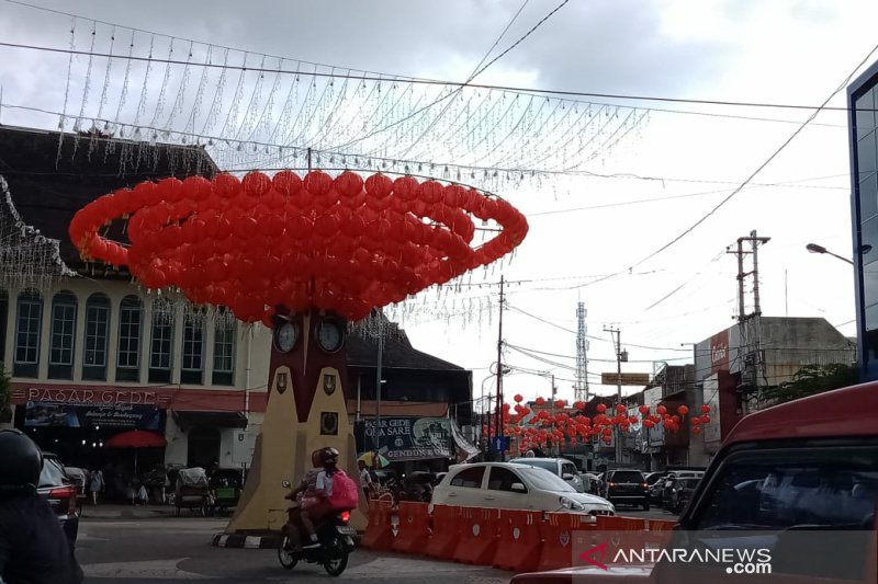 Deretan lampion hiasi kawasan Pasar Gede Solo