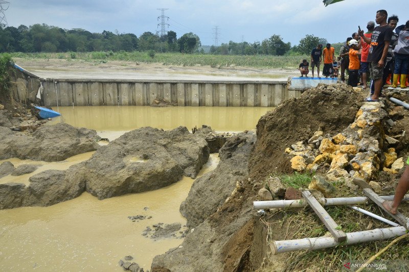 Tanggul Bendungan Di Grobogan Jebol ANTARA News