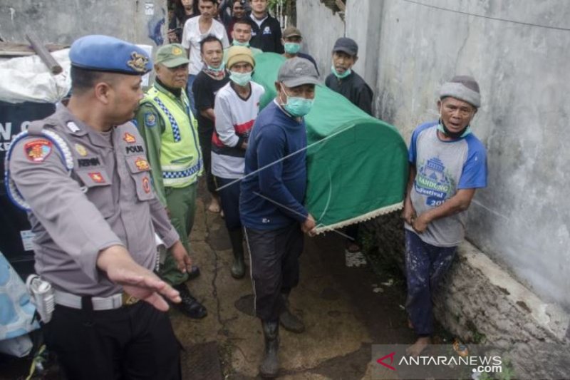 OTOPSI JENAZAH MANTAN ISTRI SULE