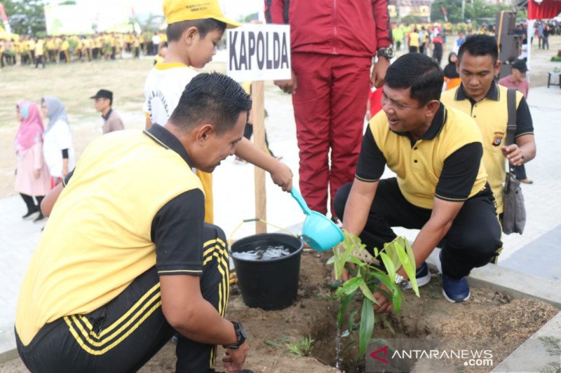 Polda Sulteng tanam puluhan ribu bibit pohon