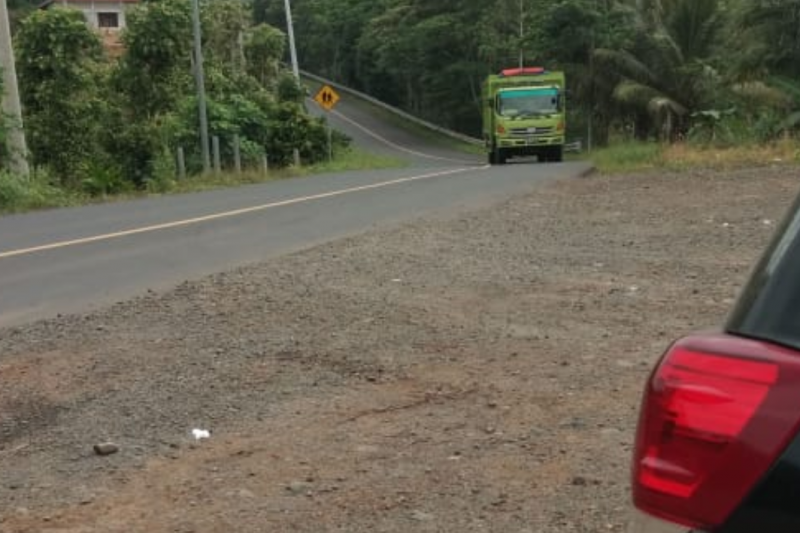 Akses melalui Lintas Barat Sedayu terputus akibat longsor