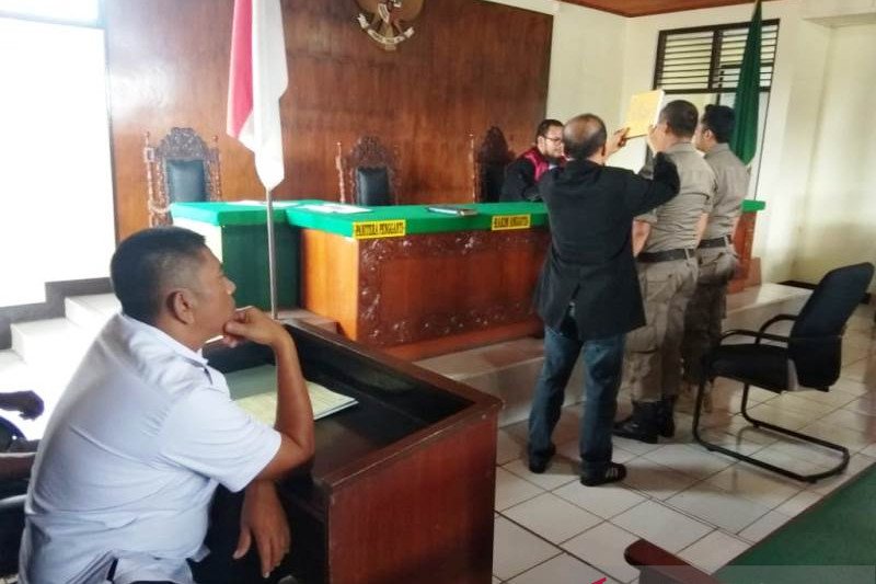 Menjual dan mengolah tuak di Payakumbuh, dua orang dikurung dan denda