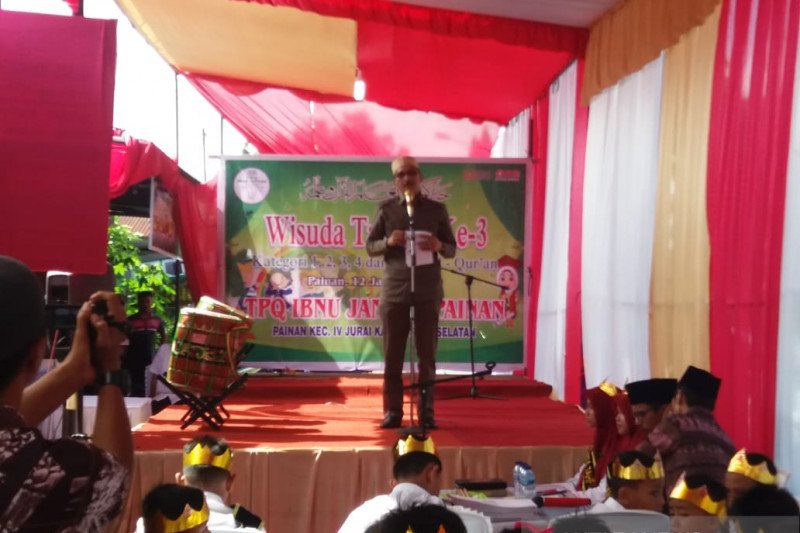 Bupati Pesisir Selatan Hadiri Wisuda Santri Rumah Tahfidz Ibnu Jannah Painan