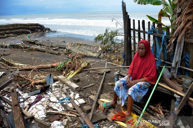 Rumah rusak akibat abrasi