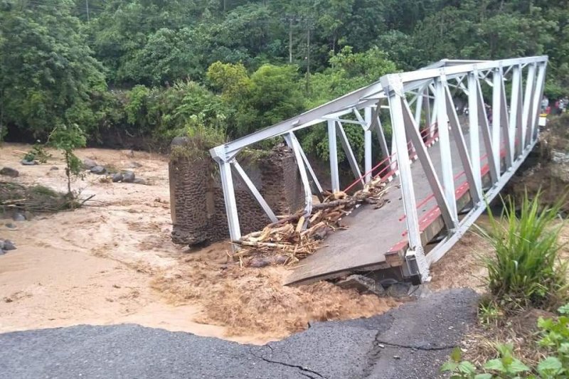 Wali kota Pagaralam ingatkan pengendara waspada bahaya longsor