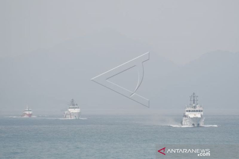 BAKAMLA SAILING PASS DI LAUT NATUNA