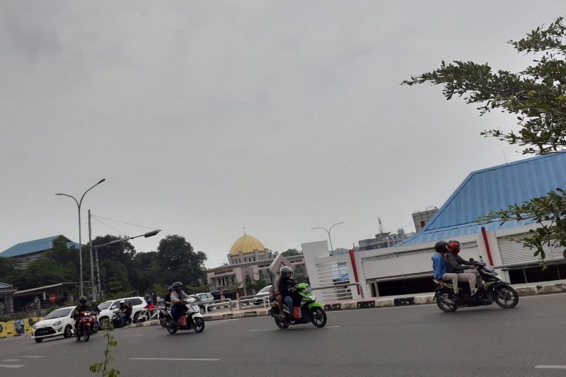 Kabut asap selimuti Kota Batam