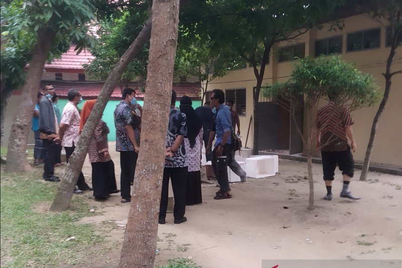 Gudang obat-obatan RSUD Arifin Achmad terbakar