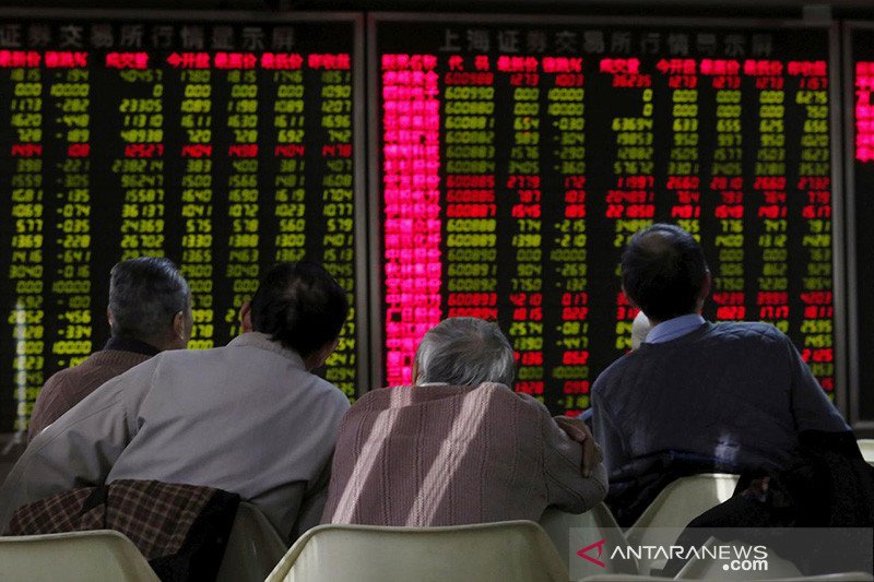 Ikut tren penurunan global, bursa saham China dibuka terpuruk