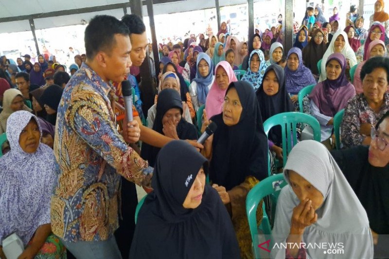 Pemkab Batang bantu warga prasejahtera 500 paket sembako