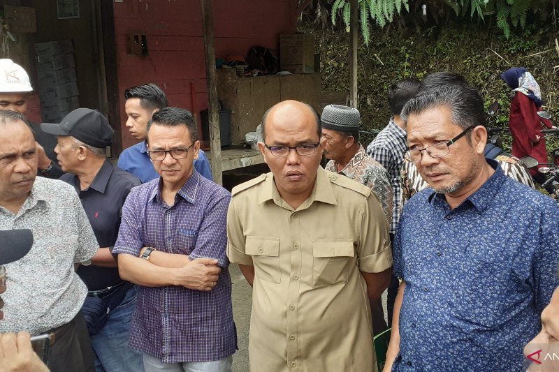 Ketua DPRD Sumbar tinjau sejumlah tambang yang meresahkan warga di Limapuluh Kota