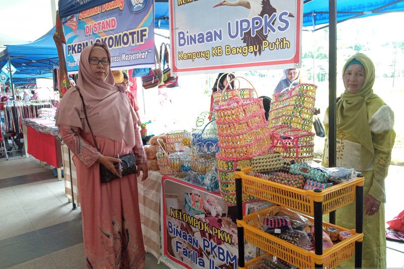 PKBM Farilla Ilmi daur ulang sampah jadi produk bernilai jual